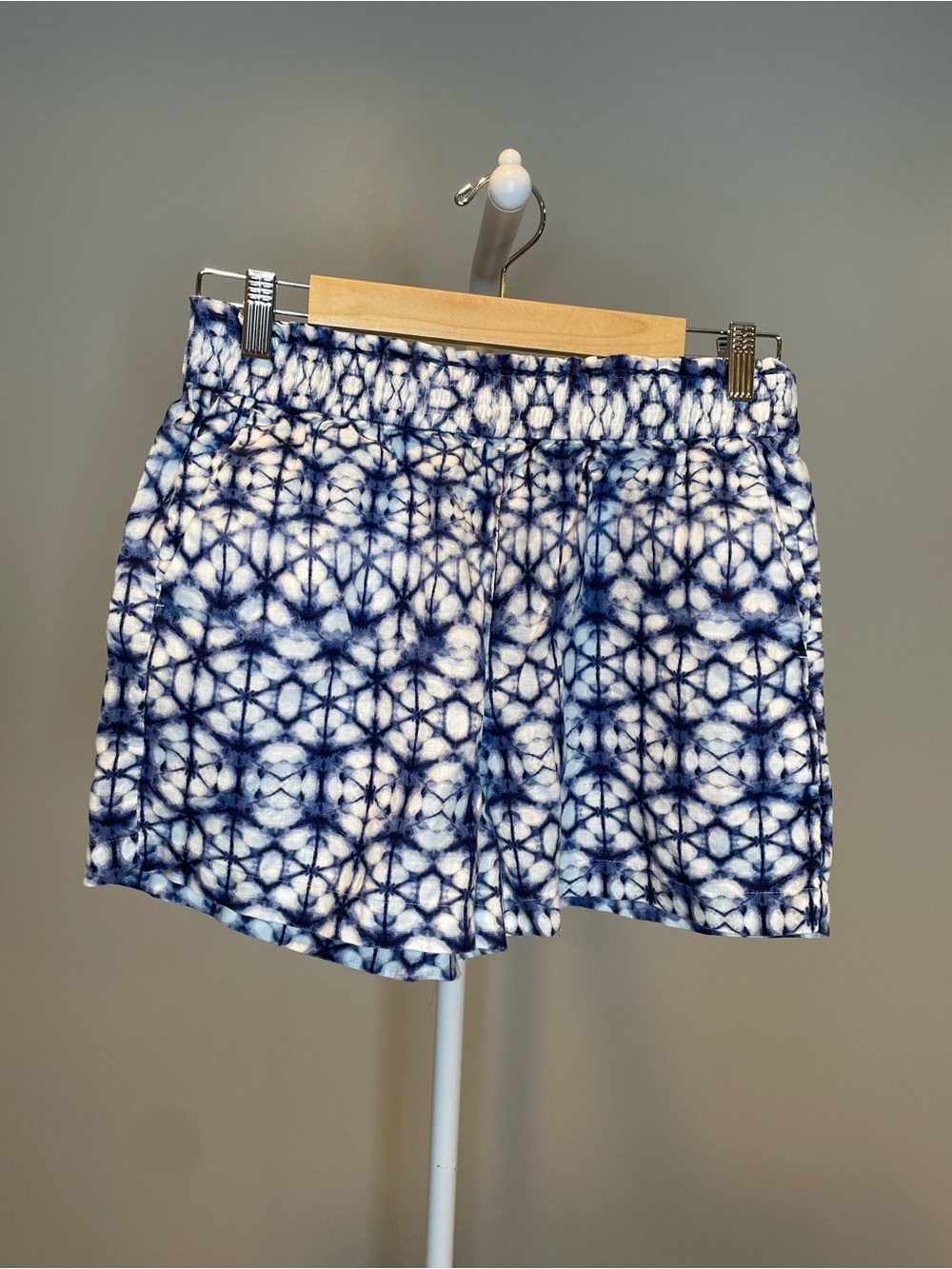 Pure Navy Women’s Blue and White Tie-Dye Pattern Elastic Waist Shorts